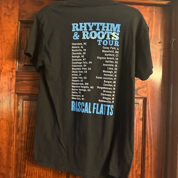 Rascal Flatts Rhythm & Roots Tour T-Shirt - Picture 2 of 2